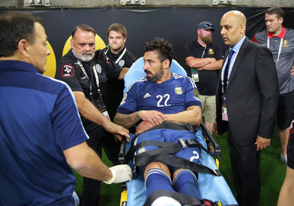 
Lavezzi sufrió la fractura el martes en la victoria de Argentina por 4-0 ante Estados Unidos por las semifinales de la Copa América Centenario en Houston.