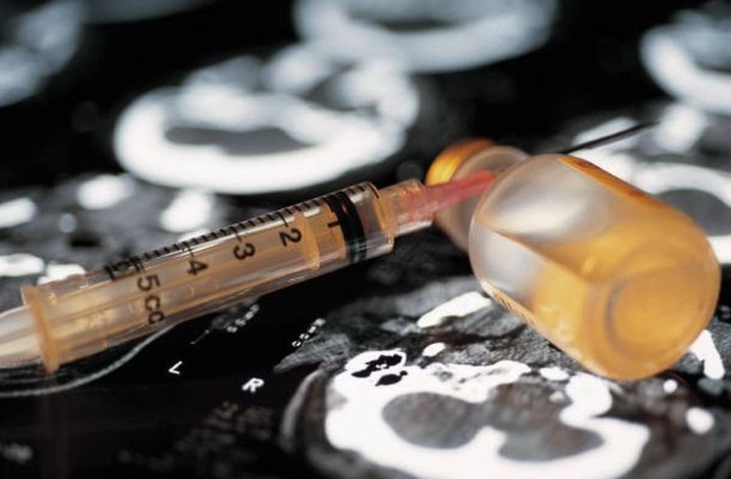 La heroína y otros opiáceos que se consumen con jeringuilla suponen las drogas más peligrosas para la salud tanto por el riesgo de sobredosis como por la posibilidad de contagiarse con el VIH o la hepatitis C. (ARCHIVO)