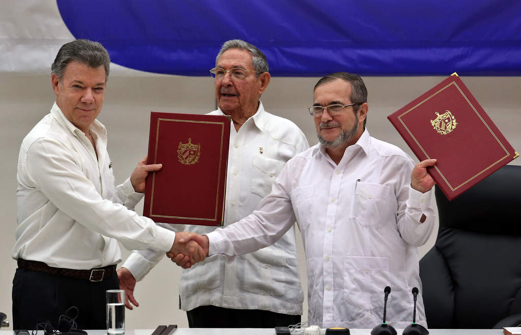 Gobierno Y FARC Firman Cese Del Fuego Bilateral Y Definitivo | El Siglo ...