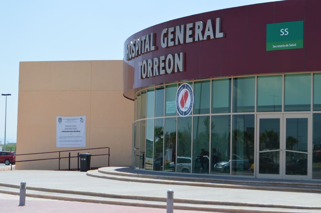 La medida se toma a pesar de que en algunas unidades no se cuenta con suficiente personal, como es el caso del Hospital General de Torreón, en donde un 70 por ciento de la plantilla laboral es del sexo femenino. (ARCHIVO)