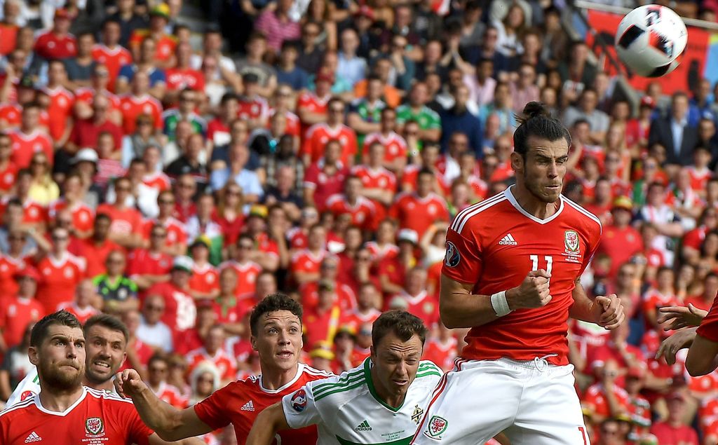 Para el complemento hubo mejor futbol, que en algunos momentos alcanzó para que los Irlandeses pusieran en predicamento a los de Gales, que de la mano de su estrella Gareth Bale lograron avanzar a la siguiente fase. (EFE) 