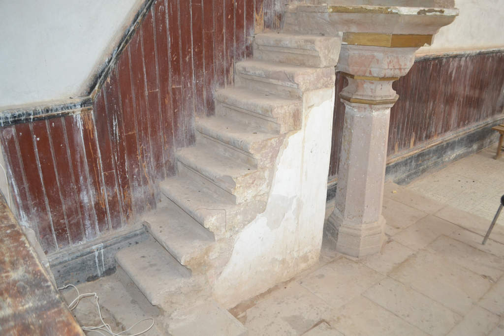 Extravío. El Comité de Obras de la Iglesia dicen que falta una pieza del púlpito que se encuentra al interior del citado templo. (ANGÉLICA SANDOVAL) 
