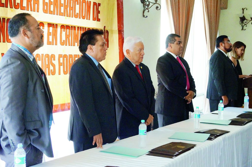 Dr. Gumaro López Gutiérrez, Dr. Gerardo Márquez Guevara, Dr. Jesús G. Sotomayor
Garza, Dr. Manuel Torres Valles y Dr. Juan Calvillo Hernández