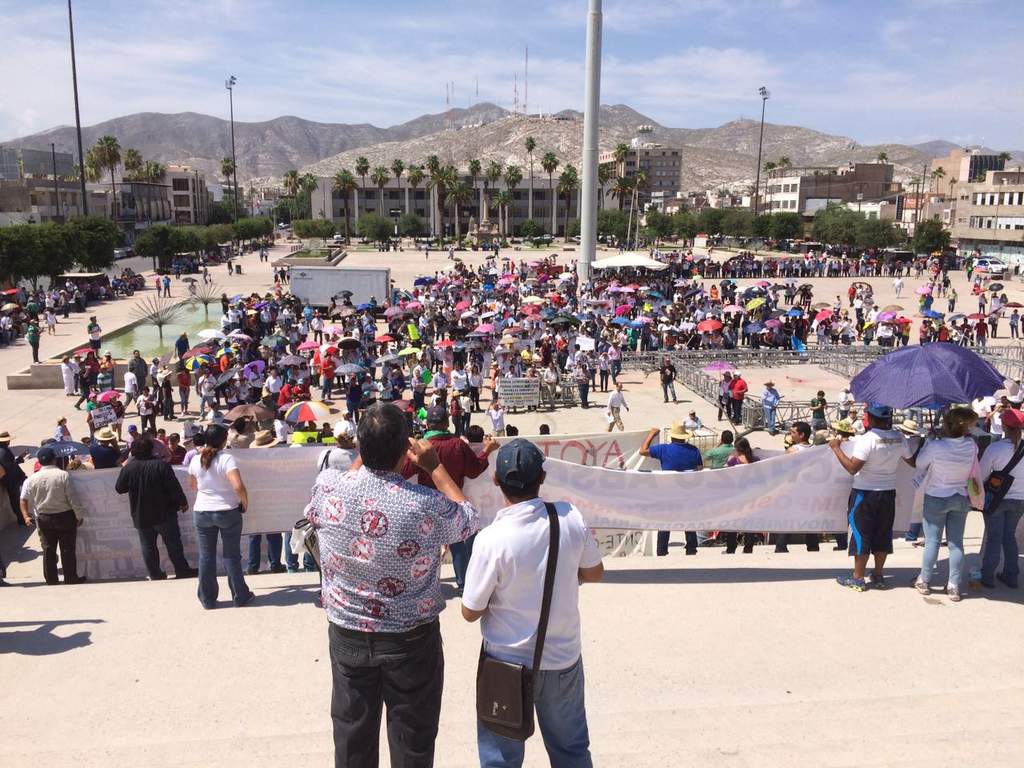 La marcha finalizó en la Plaza Mayor de Torreón. (ANGÉLICA SANDOVAL)