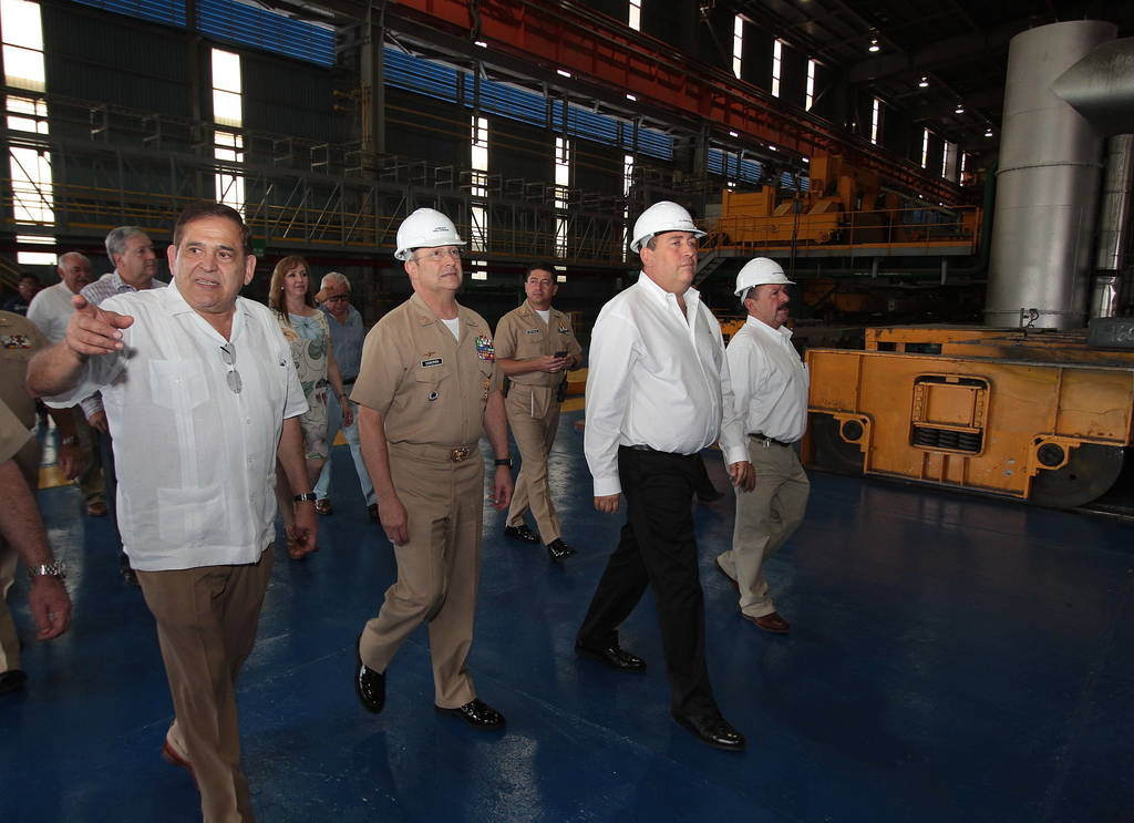 Planta. Alonso Ancira señaló que quince barcos de la Marina se han fabricado con acero de Altos Hornos de México.