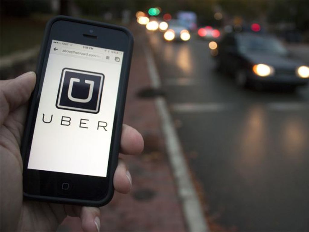 Los representantes de dicha empresa de taxis emitieron un comunicado donde afirma que “Uber México condena el tráfico de personas y reitera su disposición a colaborar con las autoridades con información pertinente al caso”. (ARCHIVO)