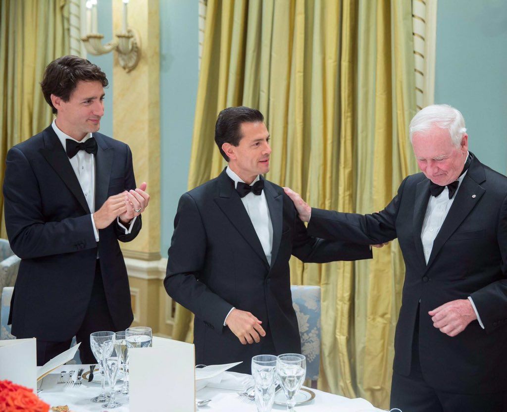 Justin Trudeau (i), primer ministro de Canadá, Enrique Peña Nieto y David Johnston (d), gobernador general. (TWITTER)