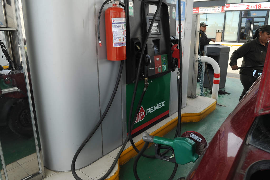 La SHCP explicó que los nuevos precios máximos de las gasolinas se deben a la reciente recuperación en la cotización del petróleo crudo, así como a la estacionalidad que típicamente se observa en los precios internacionales de las gasolinas. (ARCHIVO) 