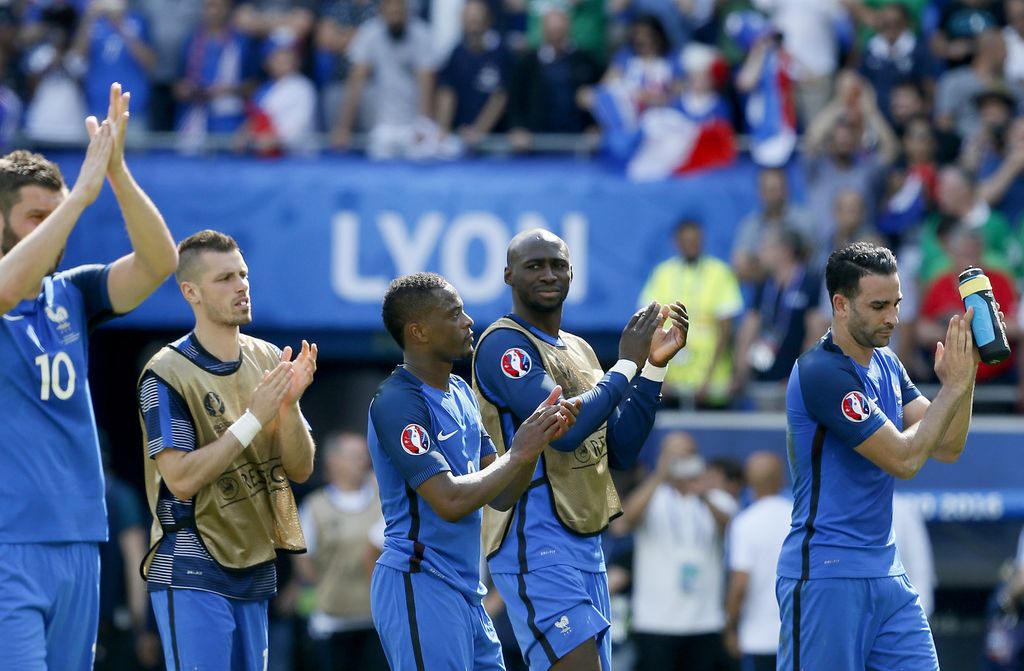 
Otros cinco jugadores del equipo titular de Francia valdrían más que todo el equipo de Islandia.