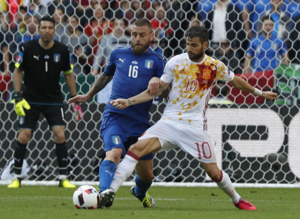 Daniele de Rossi se lesionó en la victoria de Italia ante España en los octavos de final. (EFE)