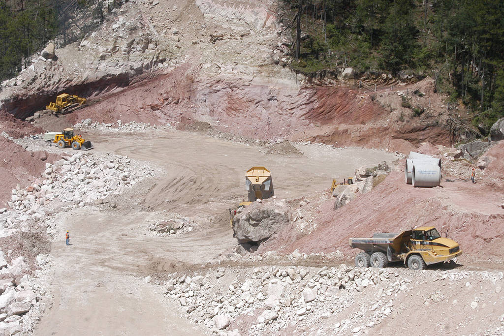 Recursos.  El recorte presupuestal anunciado por el Gobierno Federal afecta en la realización de obra pública en la entidad.