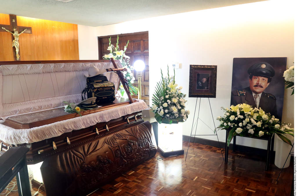 Tristeza. Ayer se llevó a cabo el funeral de Lupe Tijerina en una agencia de ‘La Sultana del Norte’. (AGENCIA REFORMA)