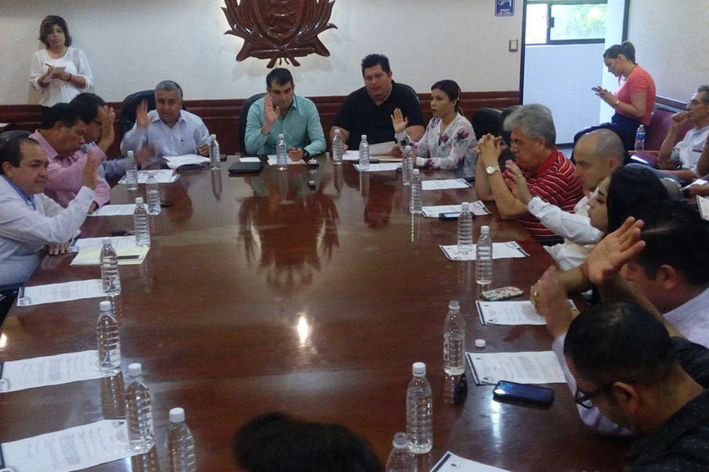Respaldo. Regidores manifestaron su apoyo al alcalde José Miguel Campillo durante la Sesión Ordinaria de Cabildo. (CORTESÍA)