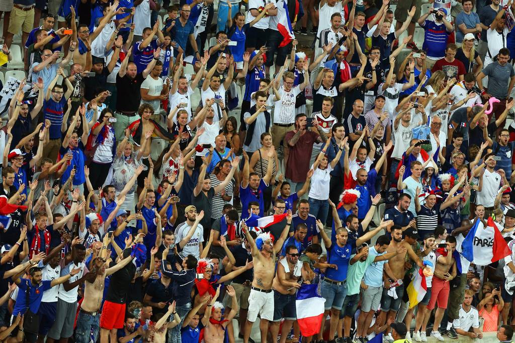 Miles de aficionados franceses han colmado las tribunas de los estadios en los que se presenta su selección. (Archivo)