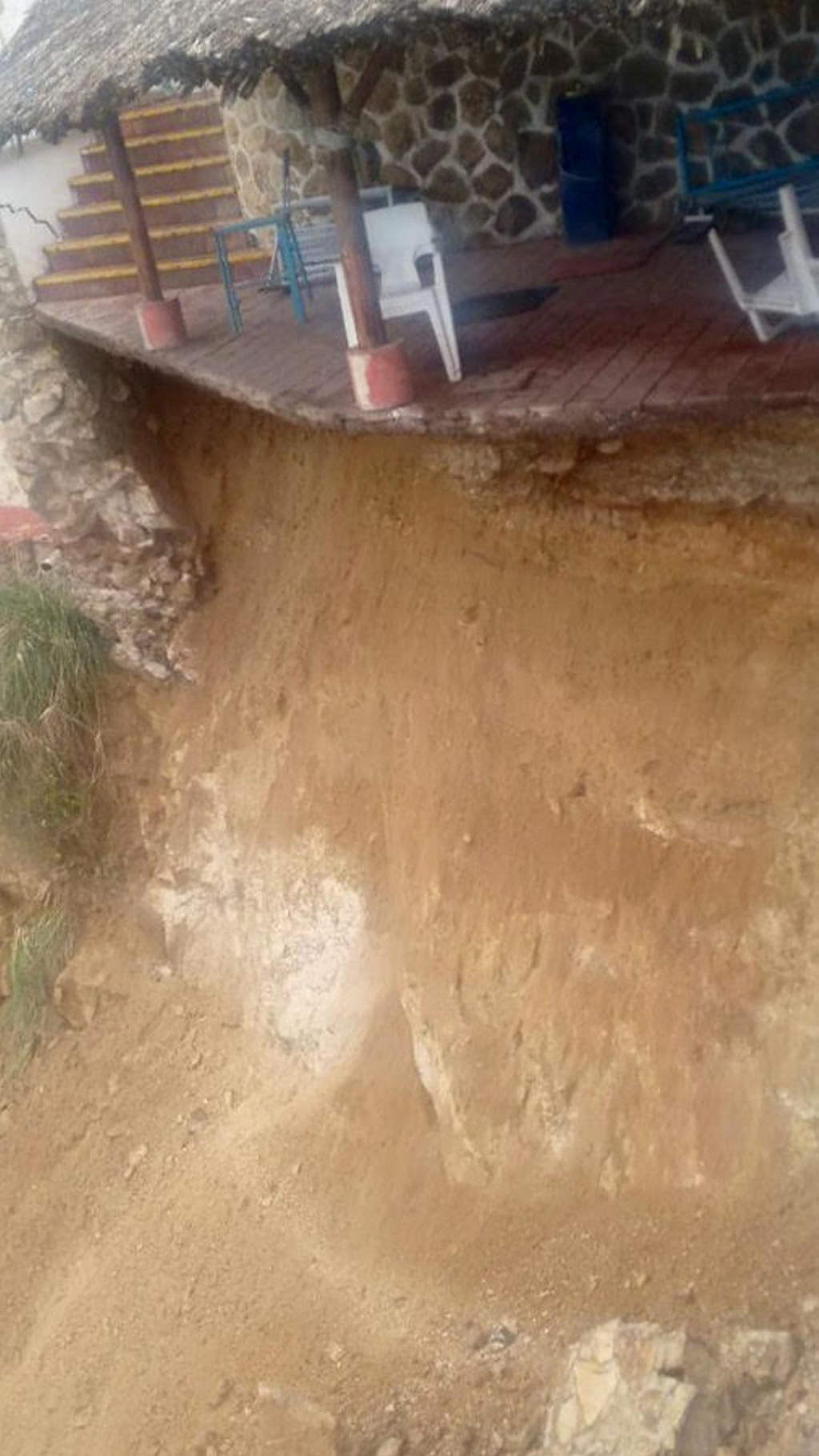 Las actividades de los clavadistas no se suspendieron por el derrumbe que se registró en la zona turística de La Quebrada. (NOTIMEX)
