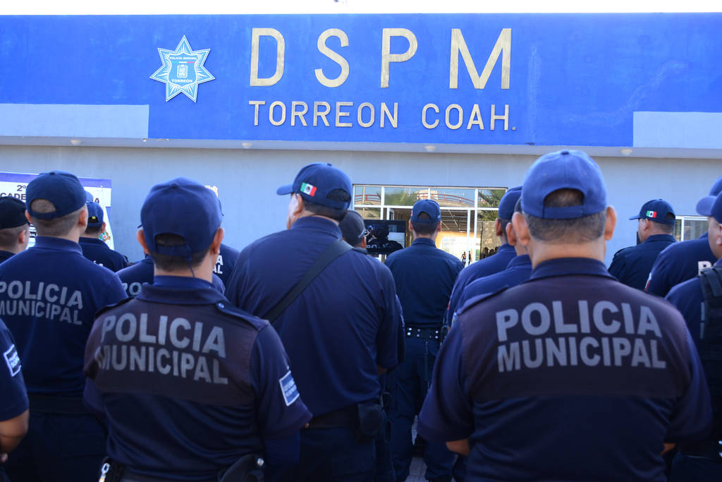 Nuevos. El alcalde Miguel Riquelme dio la bienvenida a 42 nuevos elementos policiacos. (EL SIGLO DE TORREÓN)