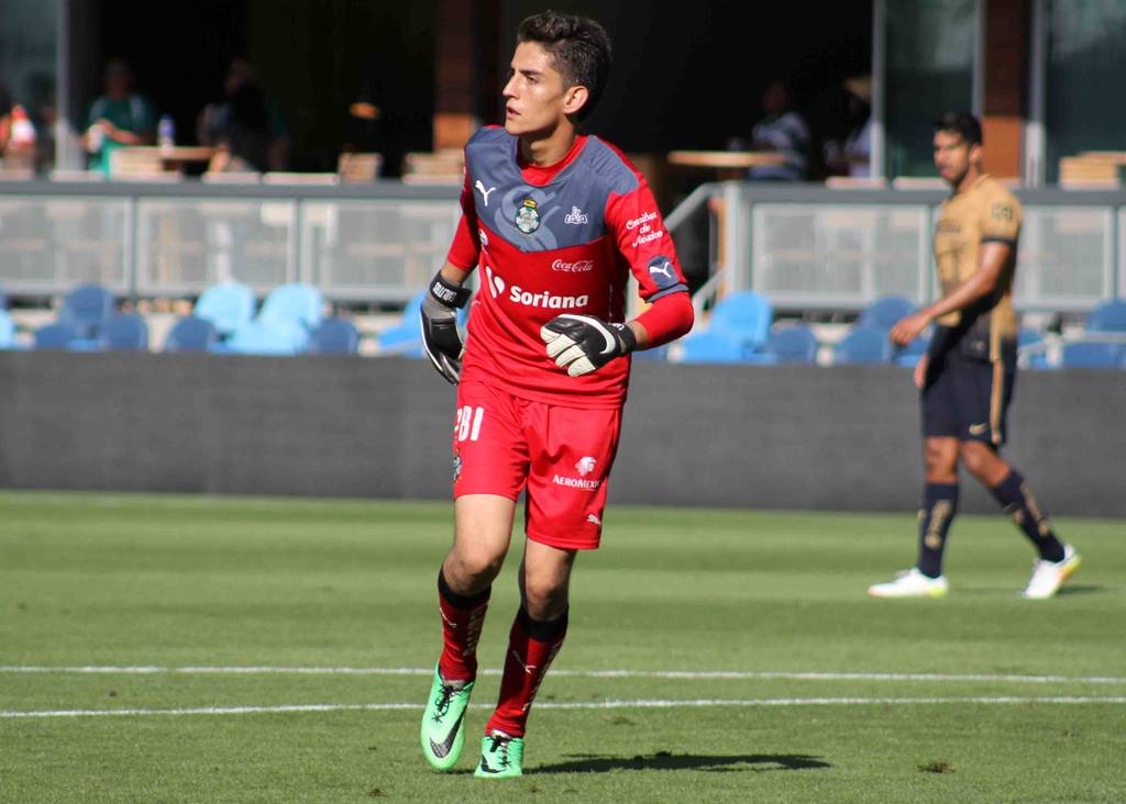 El portero juvenil santista Carlos Acevedo tuvo grandes actuaciones durante la pasada Copa Socio MX en Estados Unidos. (Archivo)