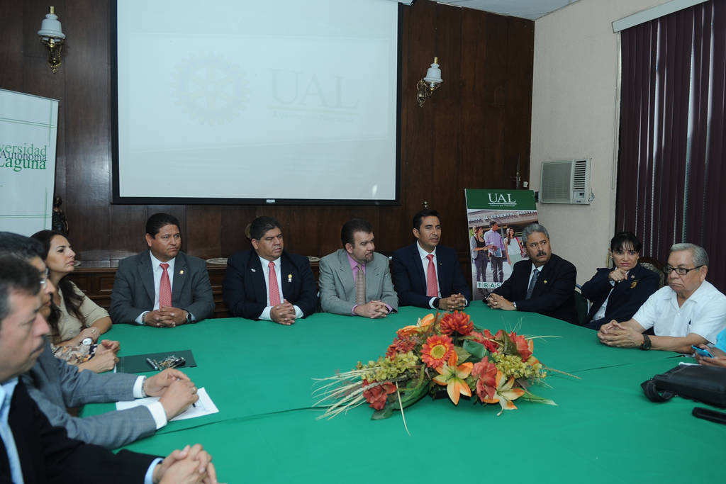 Convenio. UAL renueva convenio con Rotary International para el intercambio de estudiantes. (Ramón Sotomayor)