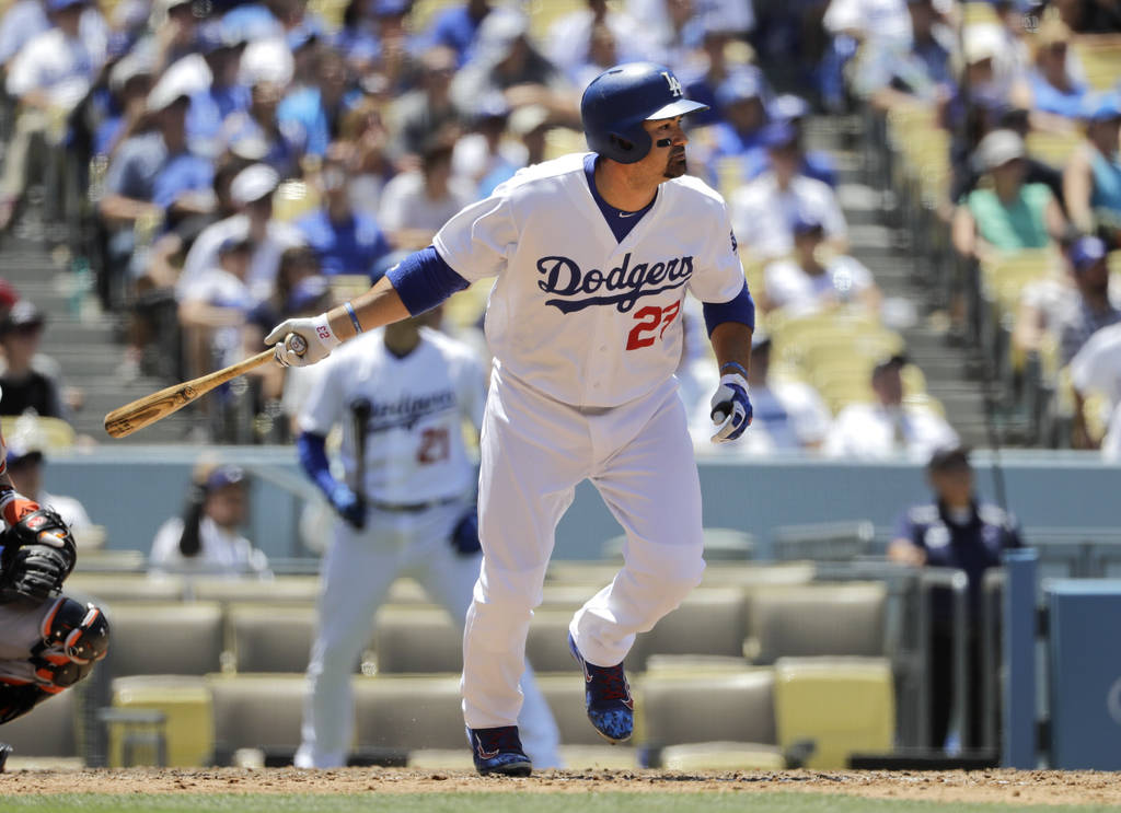 Adrián González batea .289 en la temporada, tiene 7 jonrones y 44 carreras producidas. (AP)