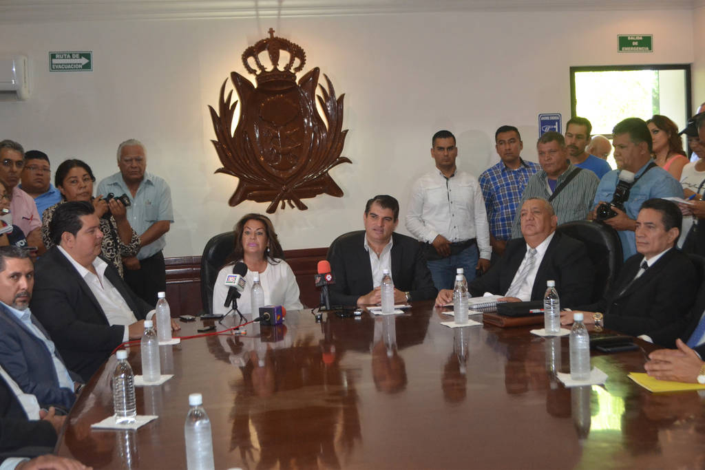 Anuncio. En la Sala de Cabildo, ayer arrancó de forma oficial el proceso de entrega-recepción en el Ayuntamiento de la ciudad. (EL SIGLO DE TORREÓN)