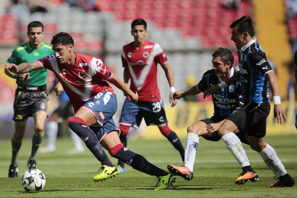 Con tantos de Emanuel Villa y Neri Cardozo, el Querétaro de Víctor Manuel Vucetich derrotó 2-0 a Veracruz. (Jam Media)