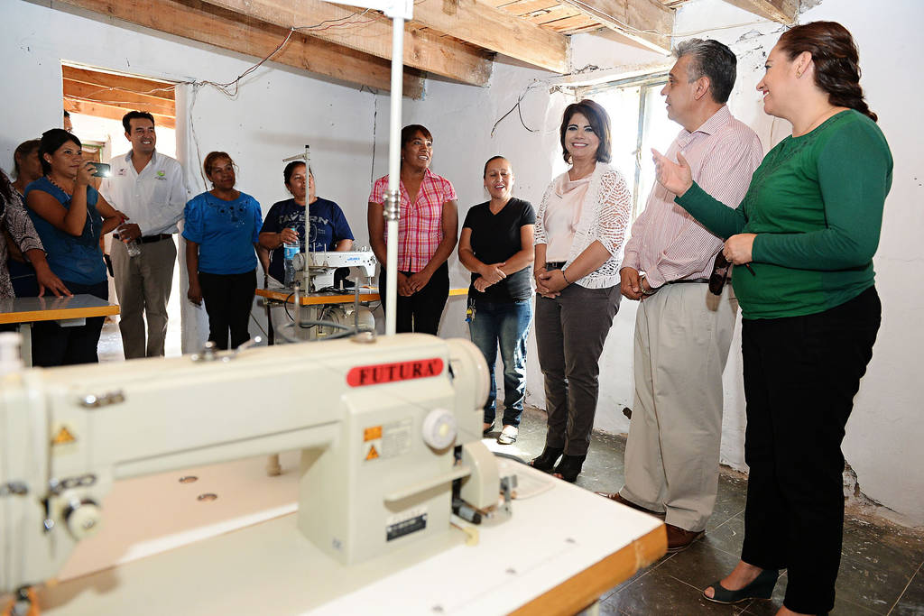 Capacitación. Brindarán conocimientos a mujeres de comunidades de Lerdo para que puedan elaborar prendas de ropa. (CORTESÍA)