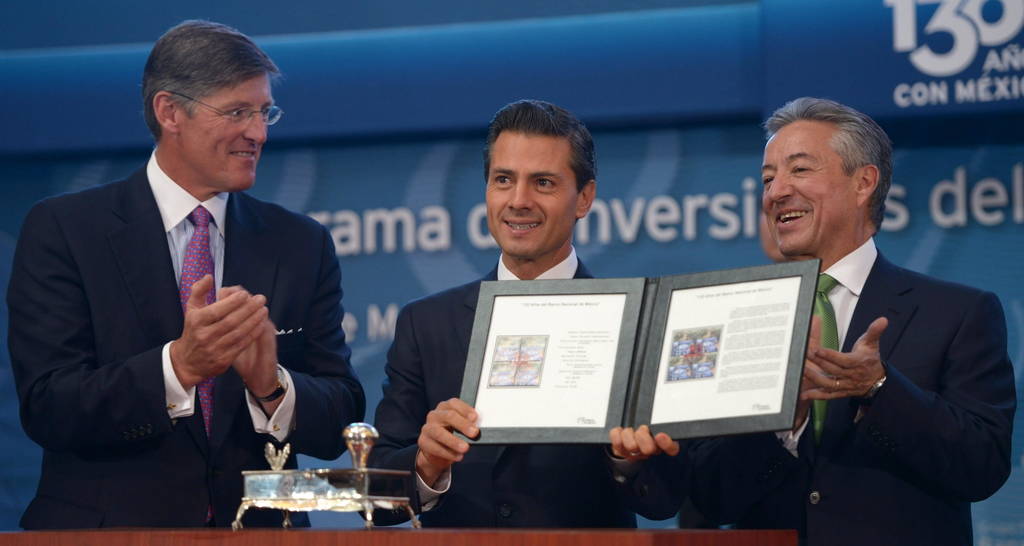 Deja presidencia. Una fotografía de Manuel Medina Mora junto al presidente Enrique Peña Nieto. 