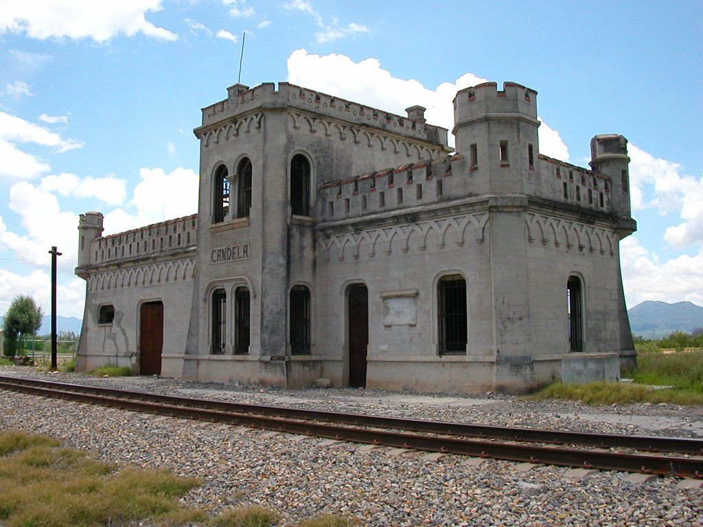 Estacion Candela, apariencia de castillo medieval