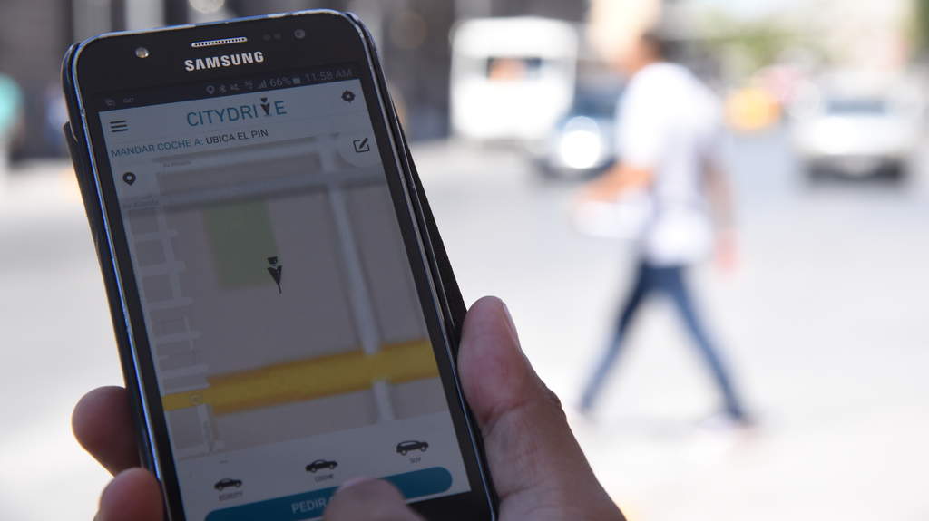 Uber y City Drive están por arrancar sus operaciones en La Laguna, a pesar de la inconformidad de taxistas tradicionales y de las advertencias de autoridades. (EL SIGLO DE TORREÓN)