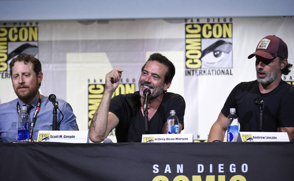 Panel. Scott M. Gimple, Jeffrey Dean Morgan y Andrew Lincoln estuvieron presentes durante la presentación de lo último de The Walking Dead. (AP) 