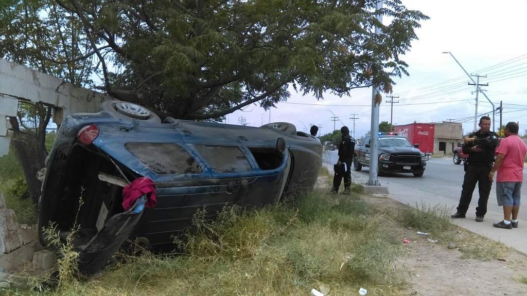 El accidente ocurrió al filo de las 12:50 horas en la carretera La Unión-La Partida. (EL SIGLO DE TORREÓN) 