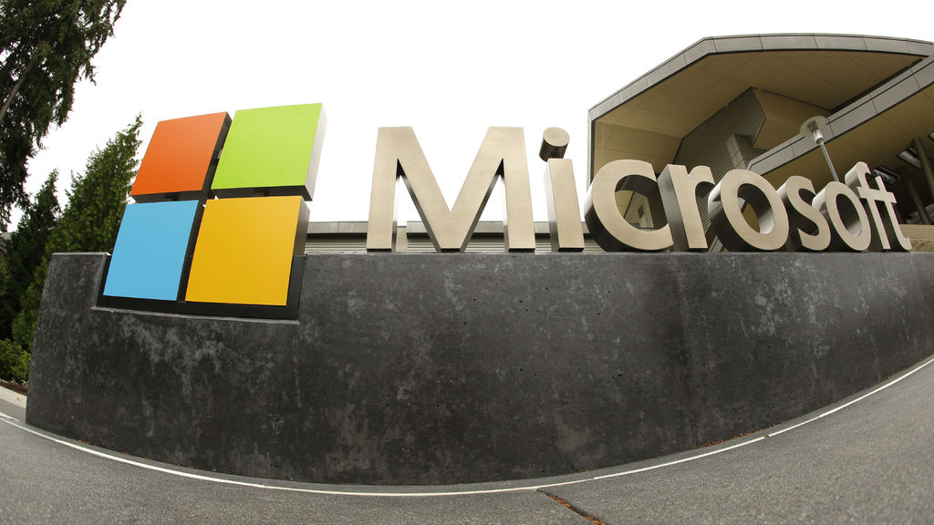 La plantilla de Microsoft se situó en 114,000 empleados a finales de junio, alrededor de 44,000 de ellos en el estado de Washington, donde la empresa tiene su sed. (ARCHIVO)