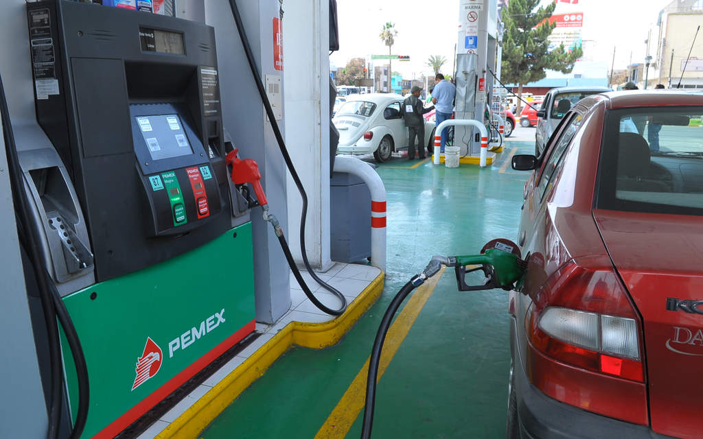 La gasolina Magna avanzará del precio actual de 13.40 pesos por litro a 13.96 pesos. La Premium alcanzará 14.81 pesos por litro. (ARCHIVO)