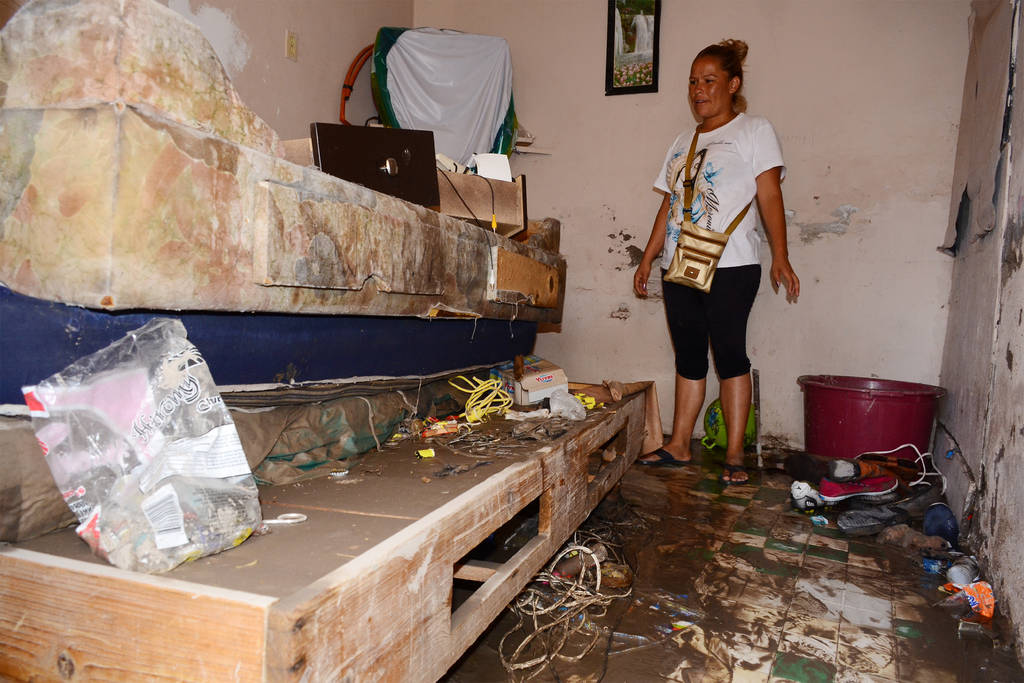 Se inundan.  En la calle Malecón del Río en la colonia Torreón y Anexas se inundaron algunas casas debido a las lluvias. (Fernando Compean)
