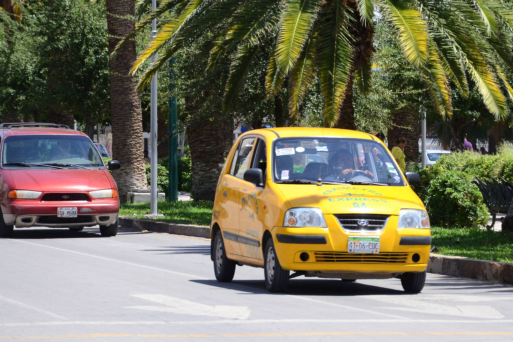 Es falso. Organizaciones de taxistas rechazaron que pretendan cometer agresiones contra choferes contratados por Taxi-App. (Fernando Compeán)