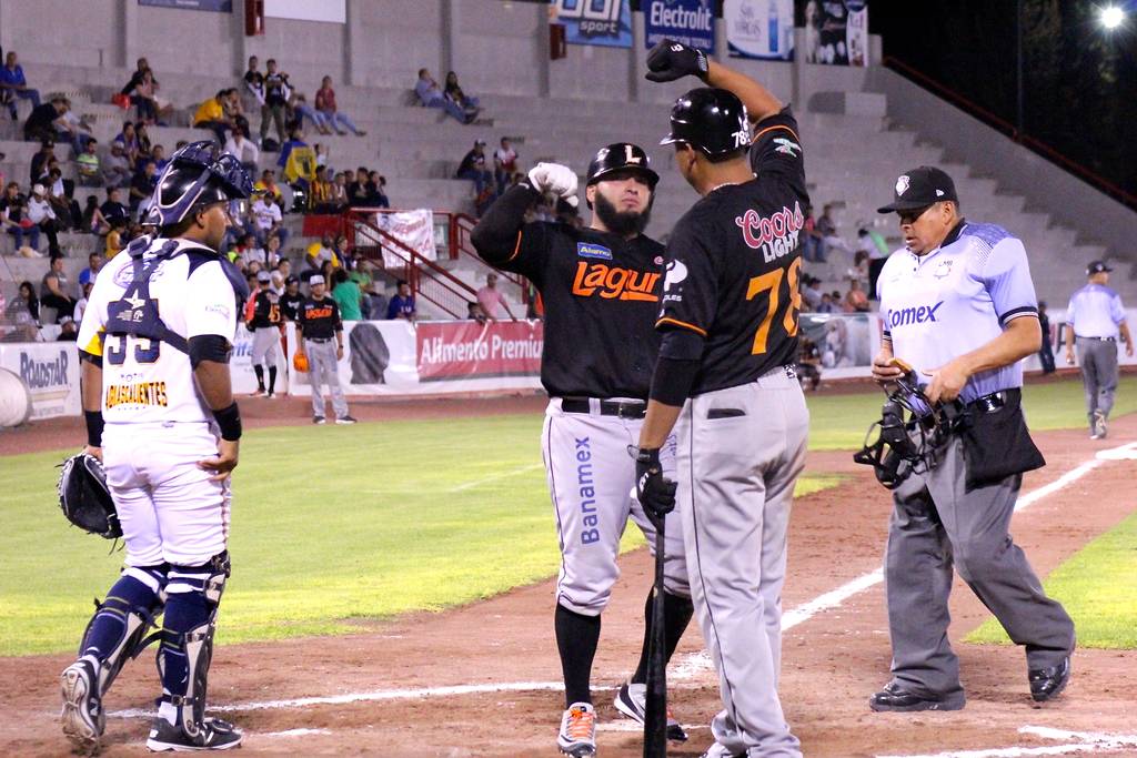 Ricky Álvarez y Francisco 'Chipper' Méndez (78) conectaron cuadrangulares en la paliza de ayer. (Cortesía)