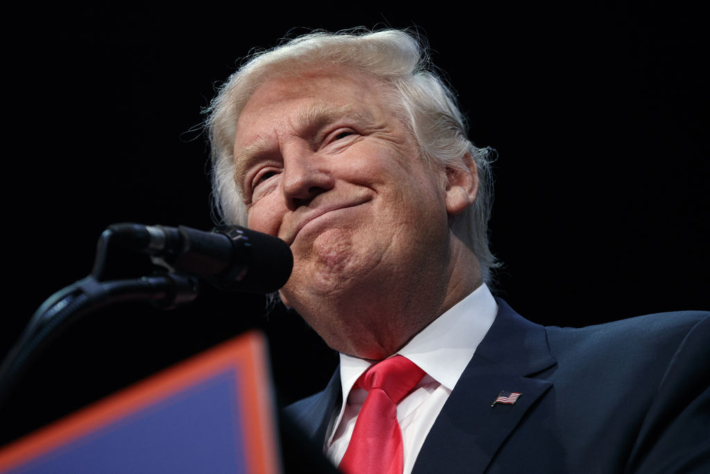 'Parecemos un país del tercer mundo', dijo Trump, quien señaló que EU está siendo 'humillado' por muchos países y de muy distintas maneras. (AP)