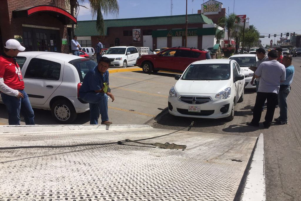 Disminuyen. Ayer solamente se detuvo un vehículo particular que brindaba servicio de transporte. (ÉRCK SOTOMAYOR) 