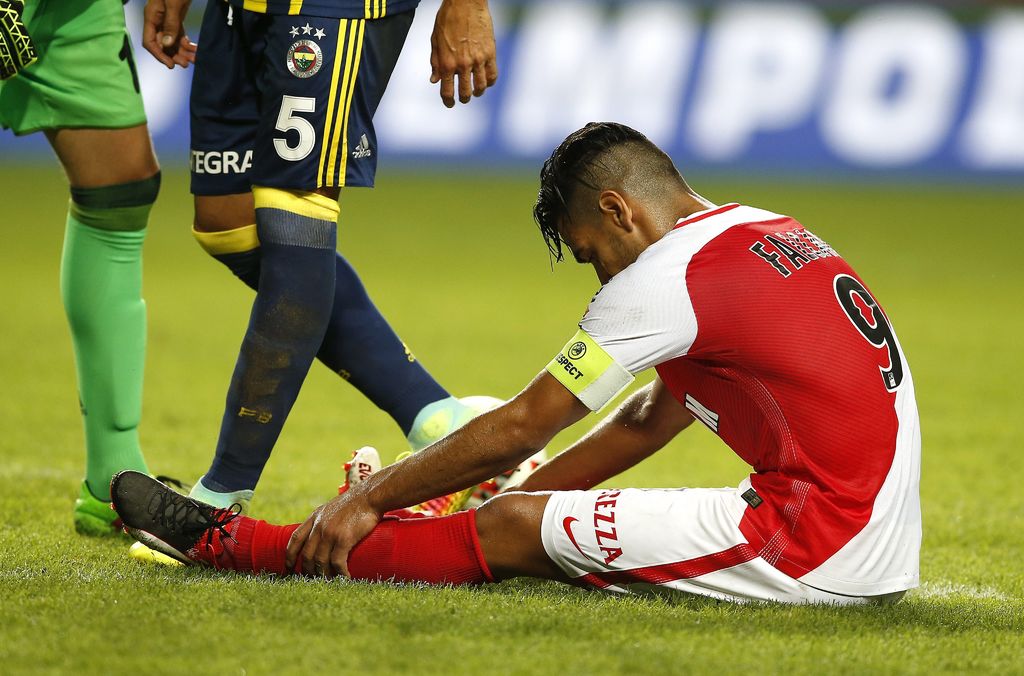 Radamel Falcao se lesionó el miércoles ante Fenerbahce. (EFE)