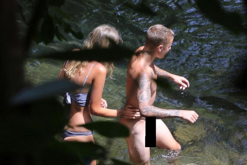 Bieber, al igual que Orlando Bloom se olvidaron de los paparazzi y decidieron disfrutar del momento sin nada de ropa. (ESPECIAL)
