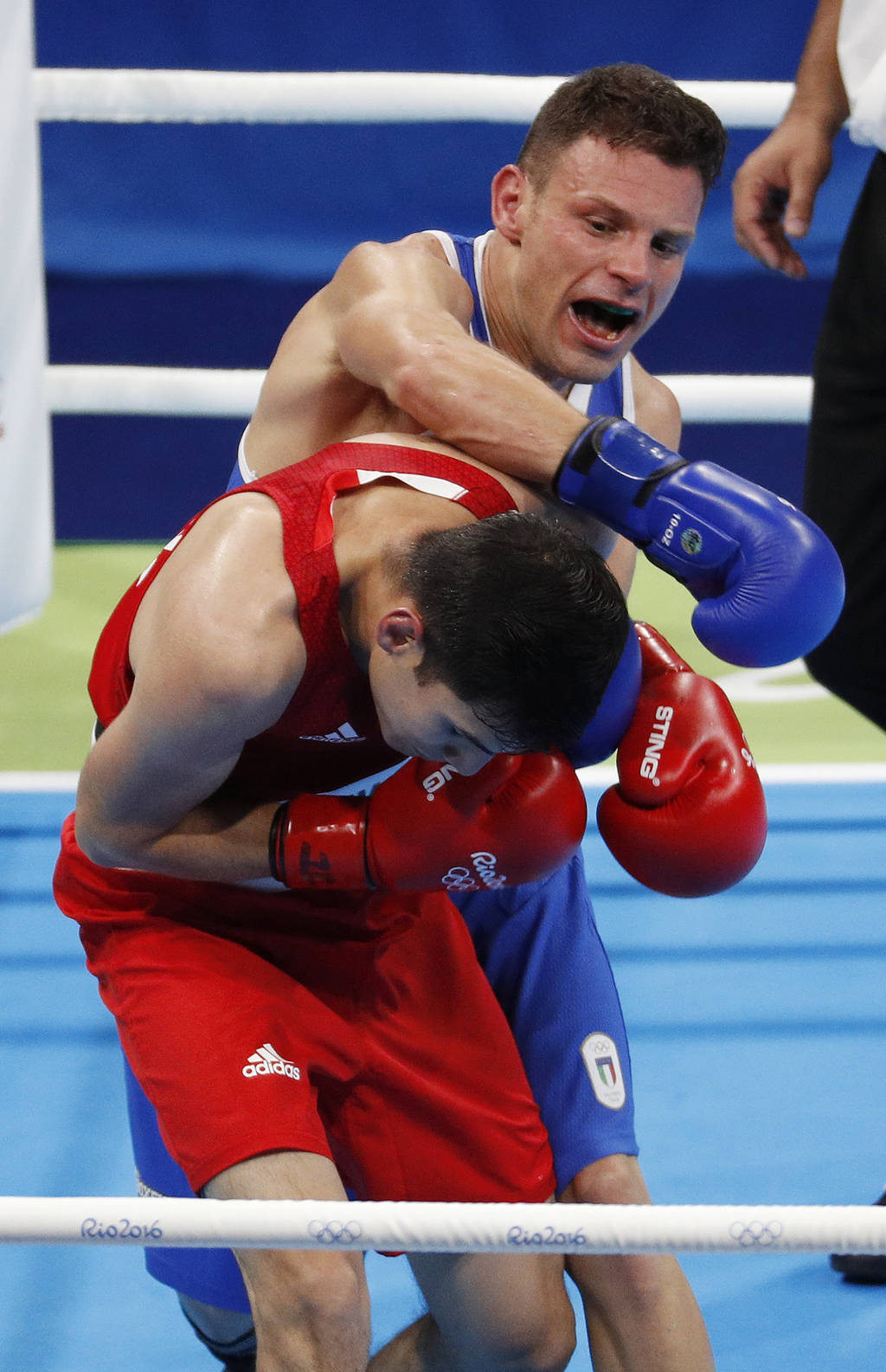 Tommasone golpea a Delgado. Lindolfo Delgado, víctima del boxeo profesional