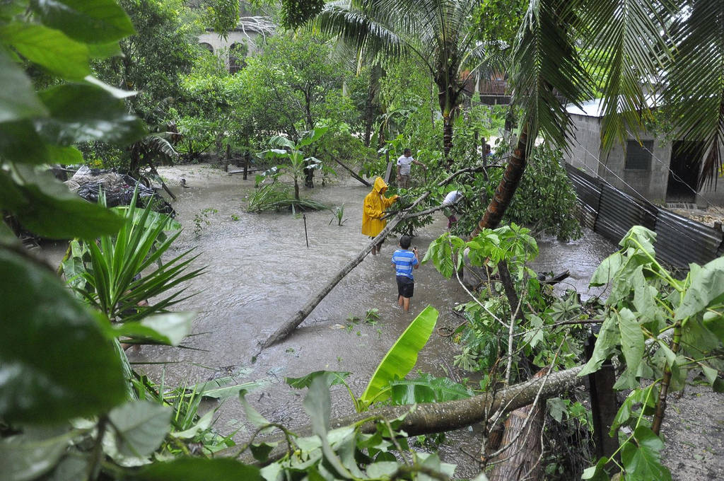 Daños. El huracán 'Earl' ha dejado gran destrucción a su paso en países de Guatemala y México.