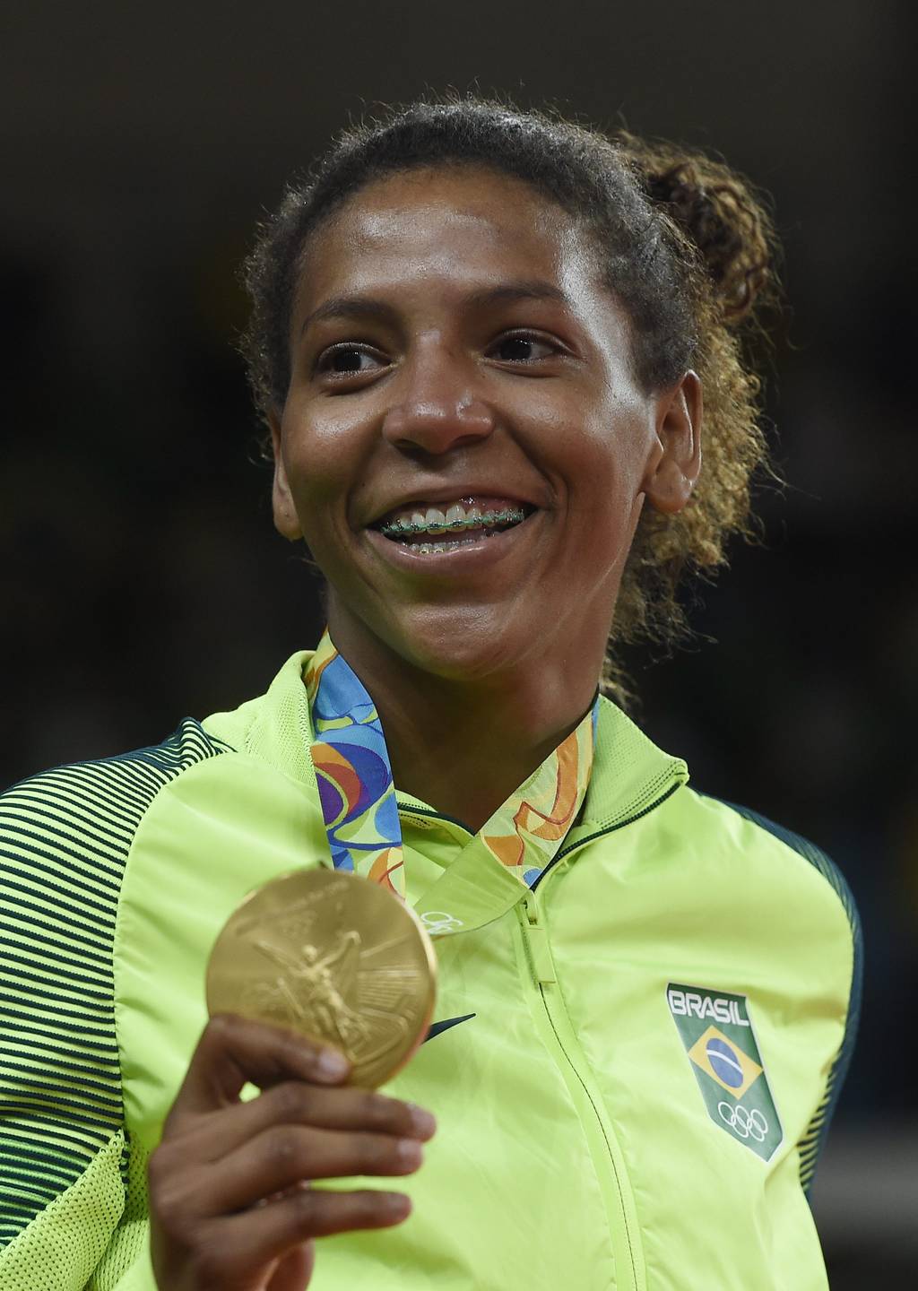 Rafaela Silva salió contenta con su medalla de oro. (AP)