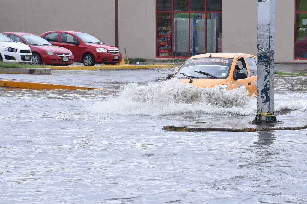 Una vez más Torreón sufrió los estragos de las lluvias. (FERNANDO COMPEÁN) 