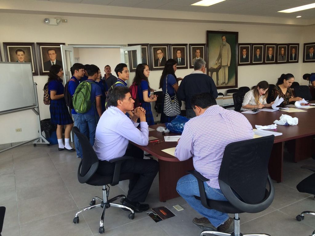  Jesús Mendoza, secretario general de la coordinación Unidad Torreón de la UAdeC, dijo que el consejo directivo no está constituido legalmente y que el director tendrá que platicar con los alumnos para llegar a un entendimiento.  (ANGÉLICA SANDOVAL) 