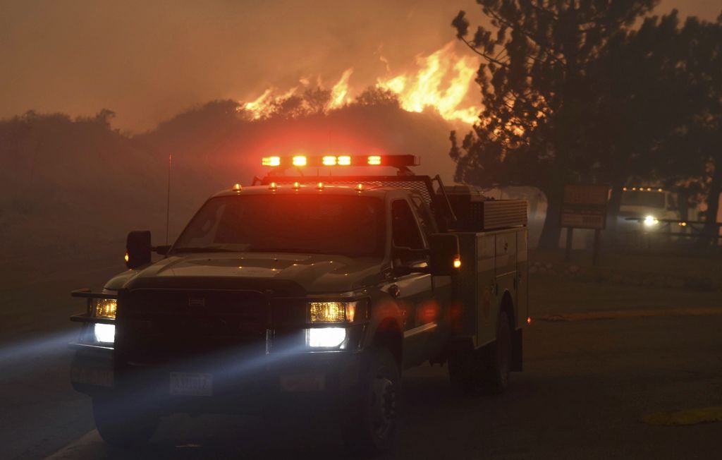 Hay varios incendios en el estado, entre ellos uno en el condado de Santa Bárbara que obligó a evacuar dos campamentos. (ARCHIVO)