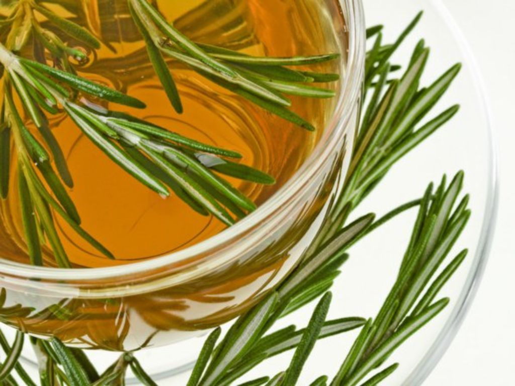El té de romero podría ayudar a disminuir los efectos de la diabetes mellitus tipo 2 y mejorar la salud de pacientes que sufren éste y otros padecimientos crónico degenerativos. (ESPECIAL) 

