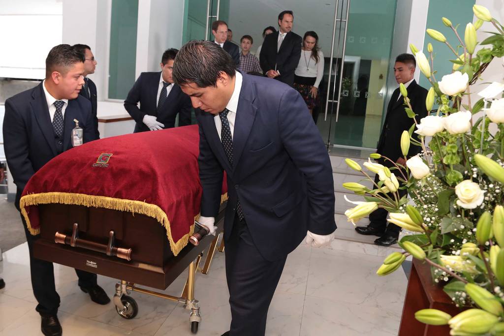 Adiós.Ayer en la Ciudad de México se realizó el sepelio del escritor mexicano Ignacio Padilla.