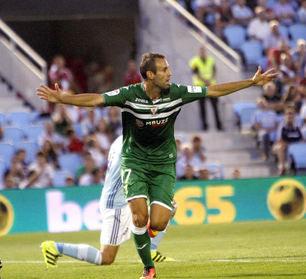 Víctor Díaz anotó el único gol del partido. (EFE)