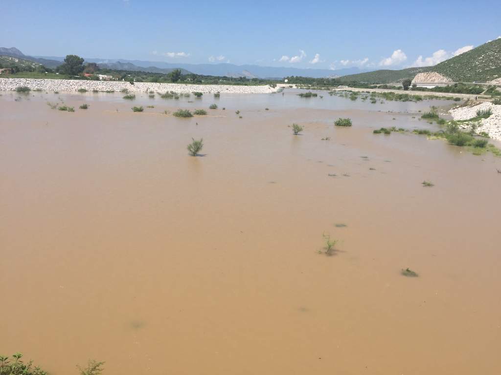 De acuerdo con el reporte de la Comisión, el agua empezó a llegar a la represa  San Fernando de Ciudad Lerdo a las 5:00 de la mañana. (RAMÓN SOTOMAYOR)
